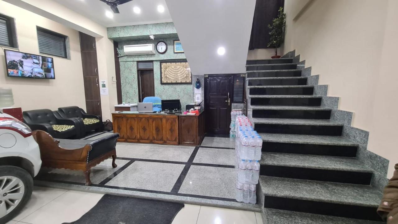 Royal Pamposh Hotel Srinagar  Bagian luar foto